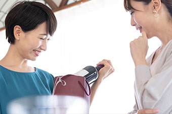 ワインをプレゼントする